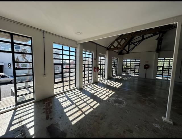 297M² BUILDING TO LET IN SALT RIVER